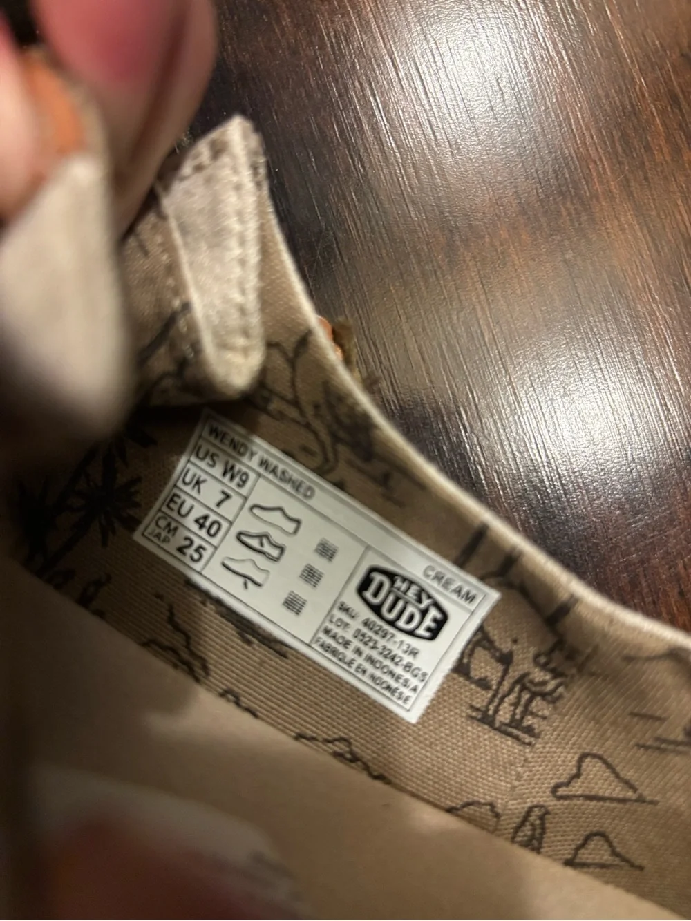Women’s Hey dudes size 9